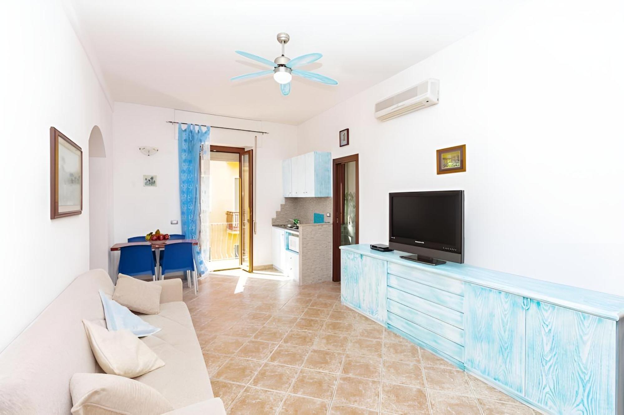 Splendido Appartamento In Pieno Centro Dell'Isola La Maddalena  Bagian luar foto