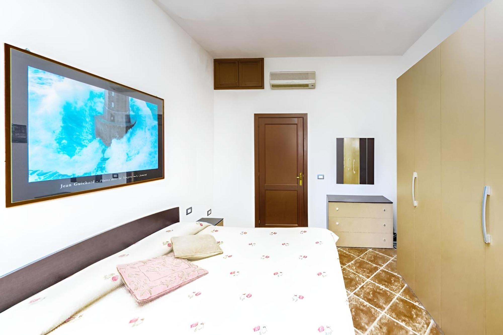 Splendido Appartamento In Pieno Centro Dell'Isola La Maddalena  Bagian luar foto